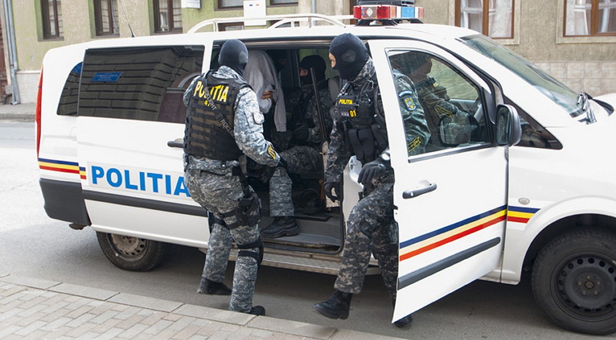 Tâlhărie pe strada Țesătorilor din Sibiu: 3 tineri au încercat să jefuiască un bărbat