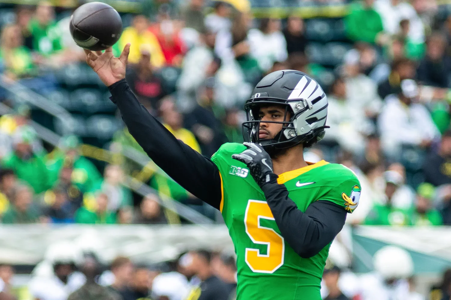Ducks zero in on starting quarterback, with Dante Moore as the favorite