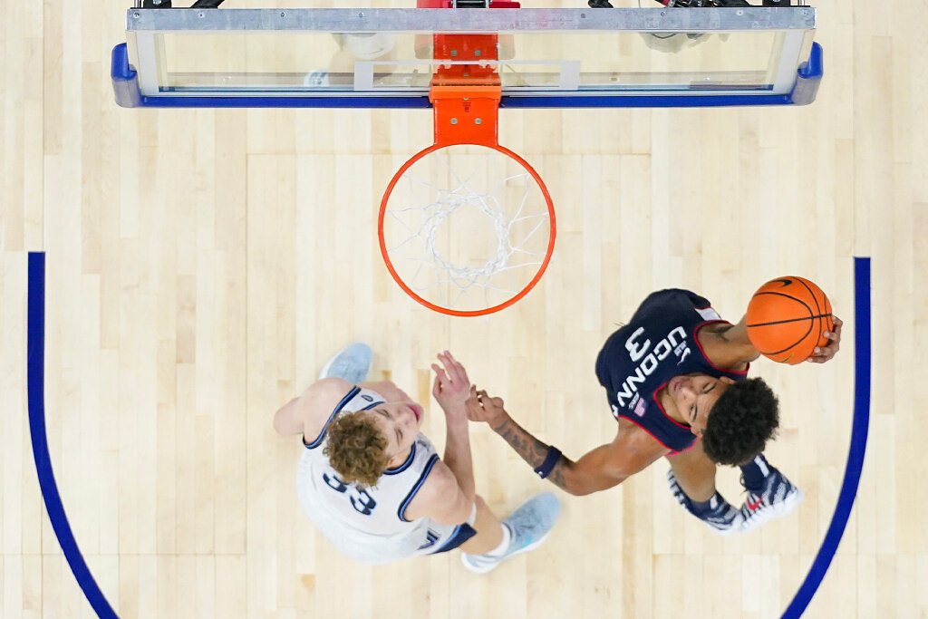 UConn men responds with 'bulletproof basketball' and rolls over Villanova for road win