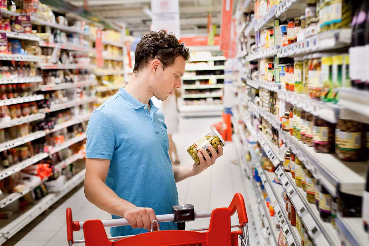 Prețurile la alimente rămân plafonate: Bolojan a făcut anunțul