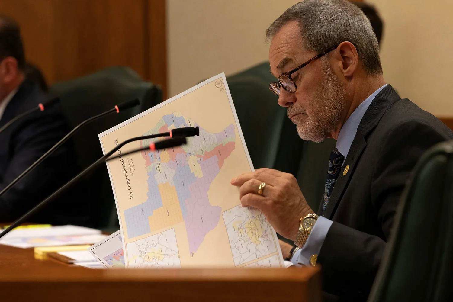 Supreme Court lets Texas keep new congressional map while legal battle continues