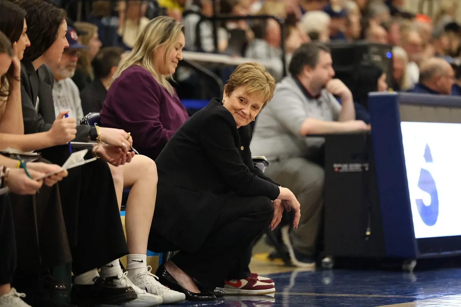Decorated Springfield College women's basketball coach Naomi Graves to retire