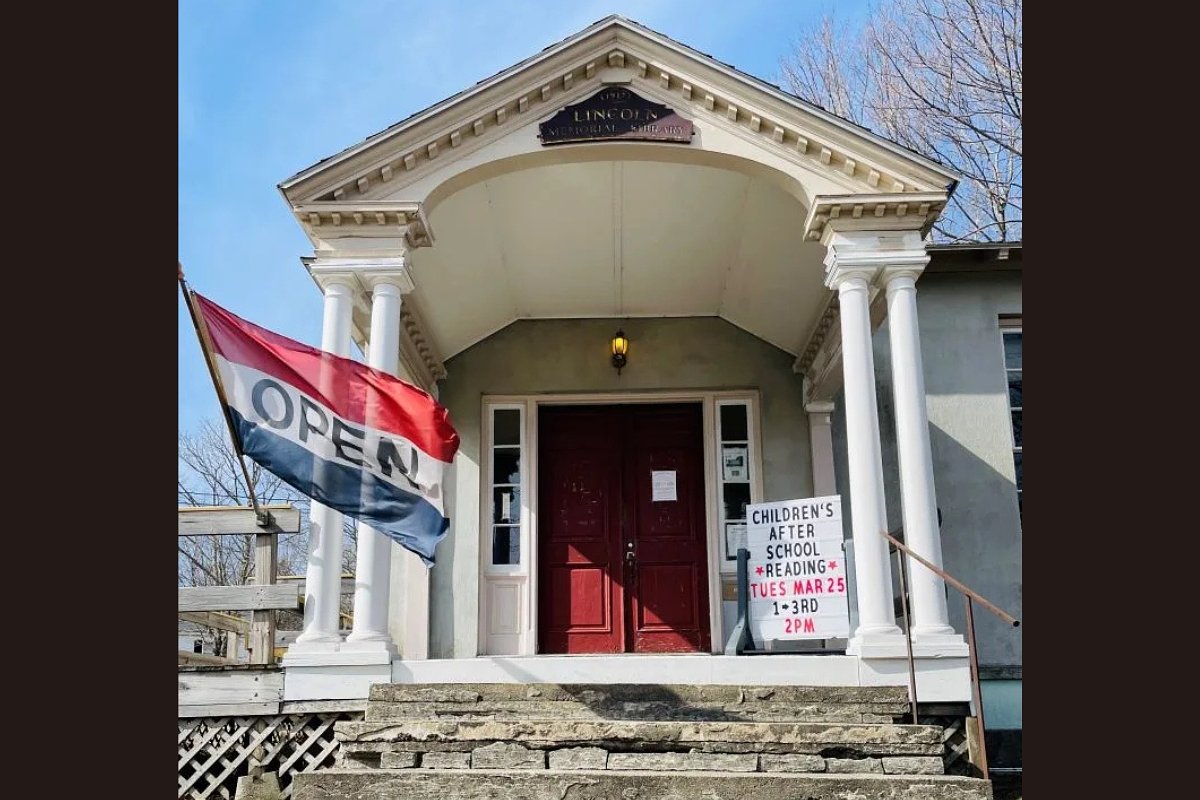 New standards would require all Maine libraries to pay directors, expand hours of operation
