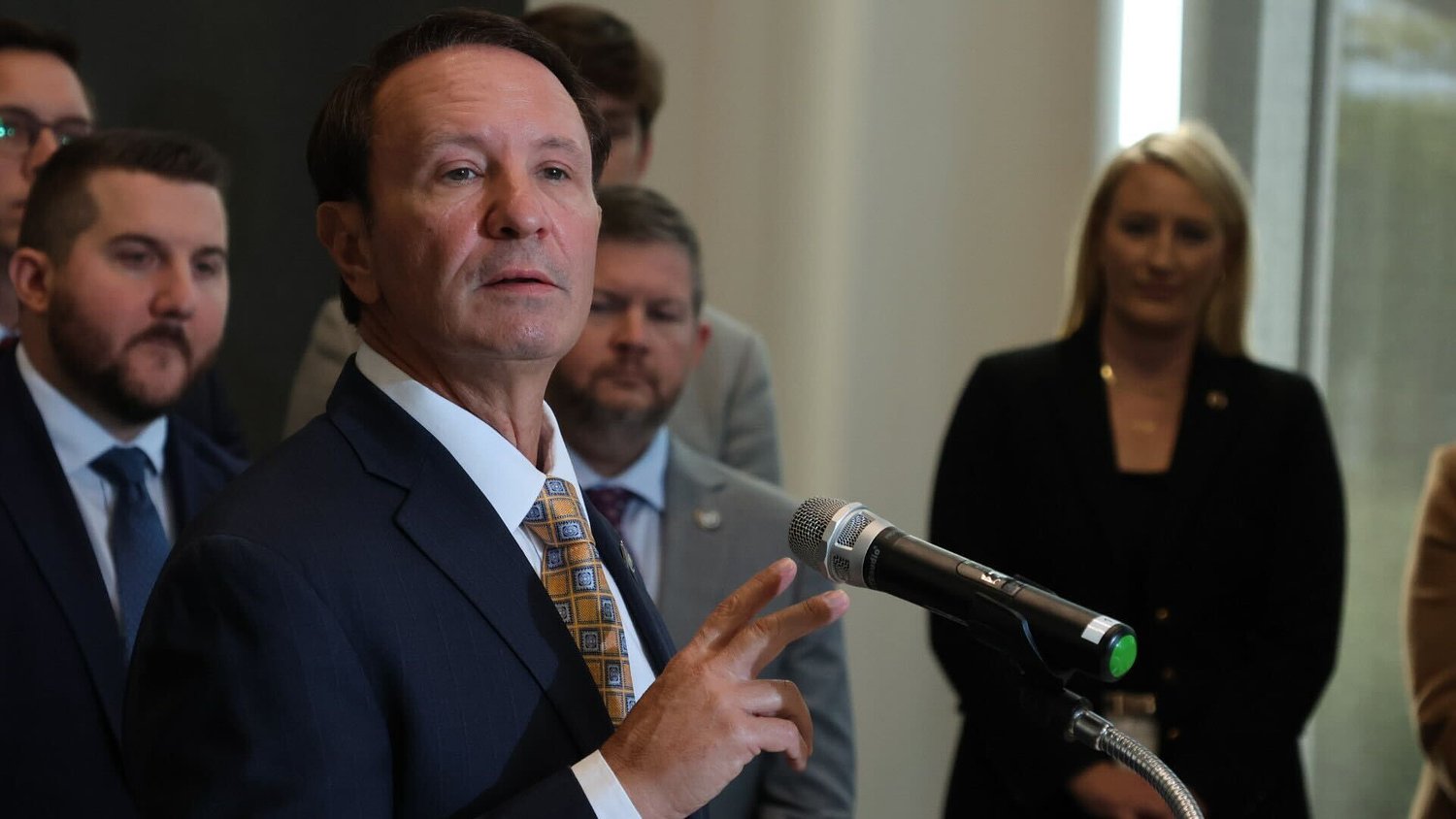 Lawmakers give raises to some of Landry’s cabinet, with teacher pay unresolved