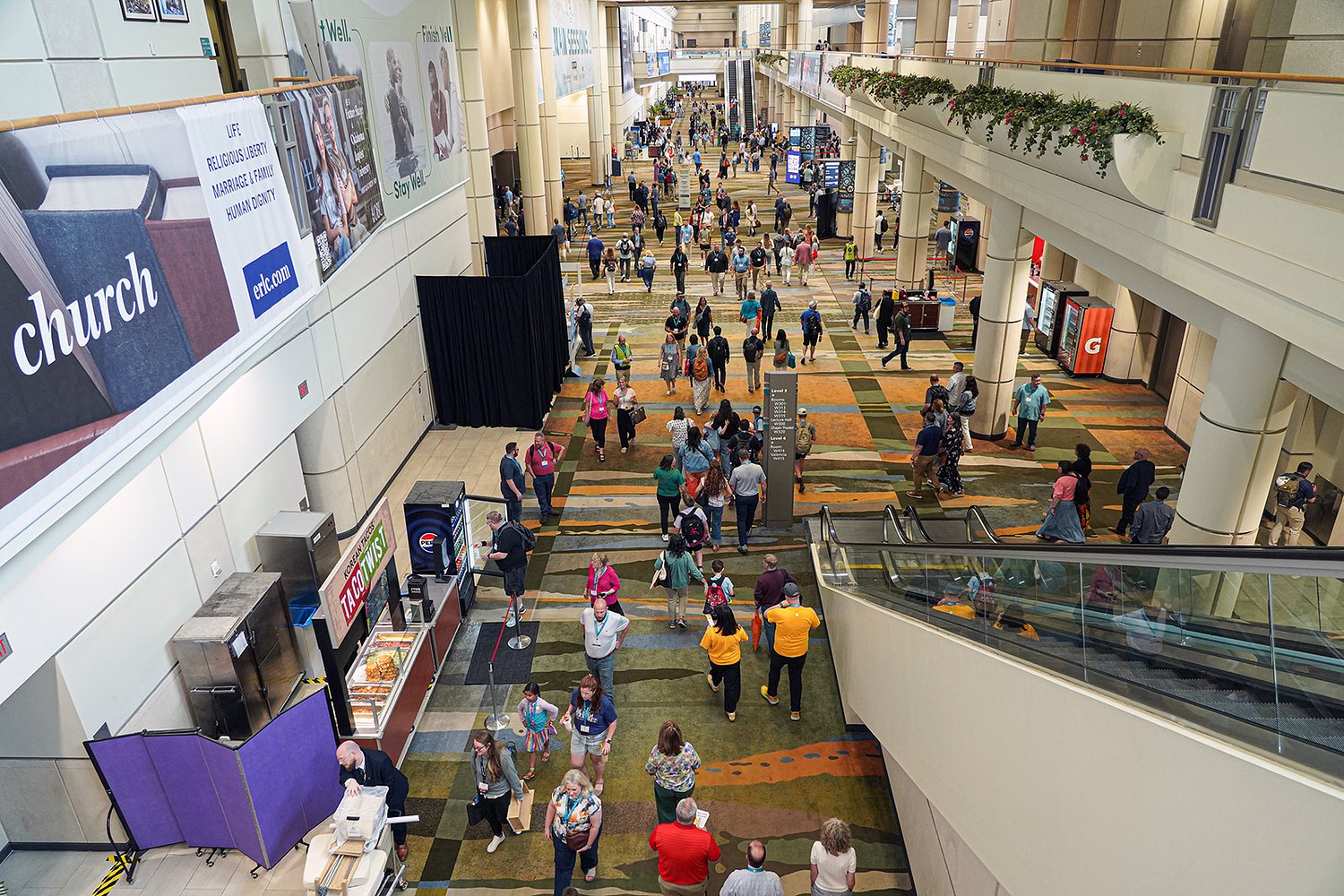 Southern Baptists oppose amnesty, political violence, women pastors at annual meeting
