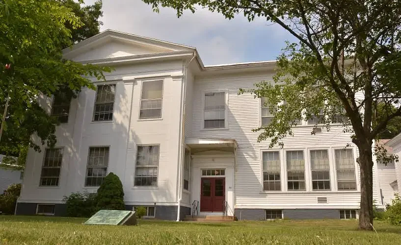 Williamsburg residents approve $10.4M budget, adopt clean energy code