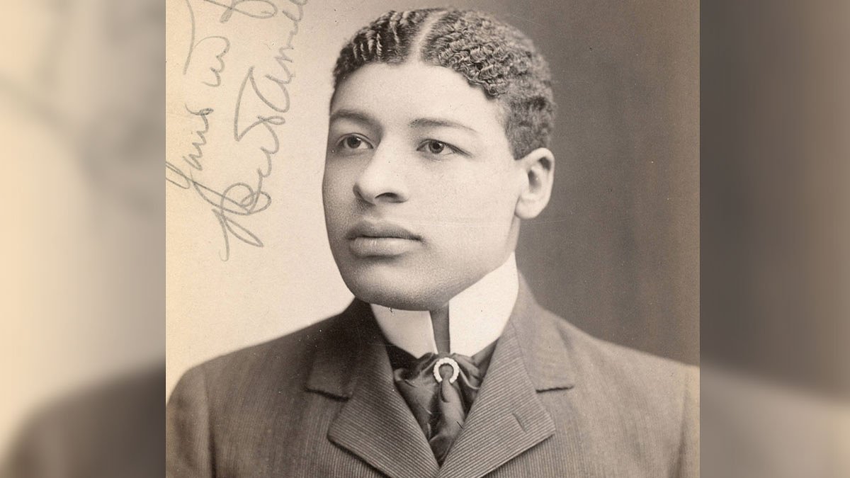 1901: Bert Williams, George Walker become first Black recording artists