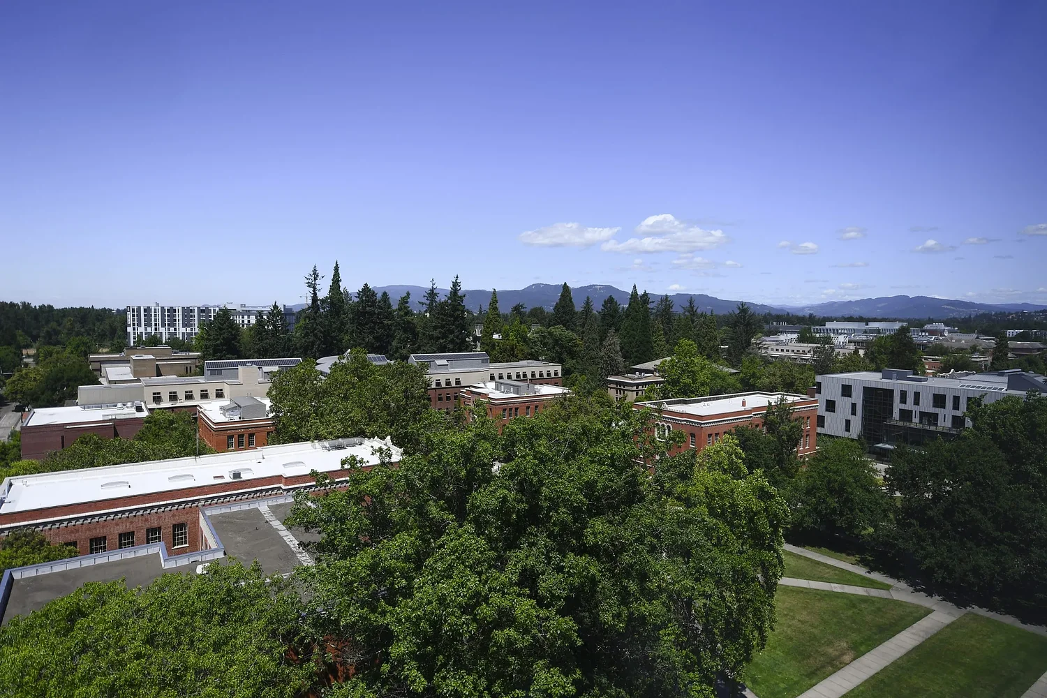 Shooting threat at UO rec center deemed false after police clear building