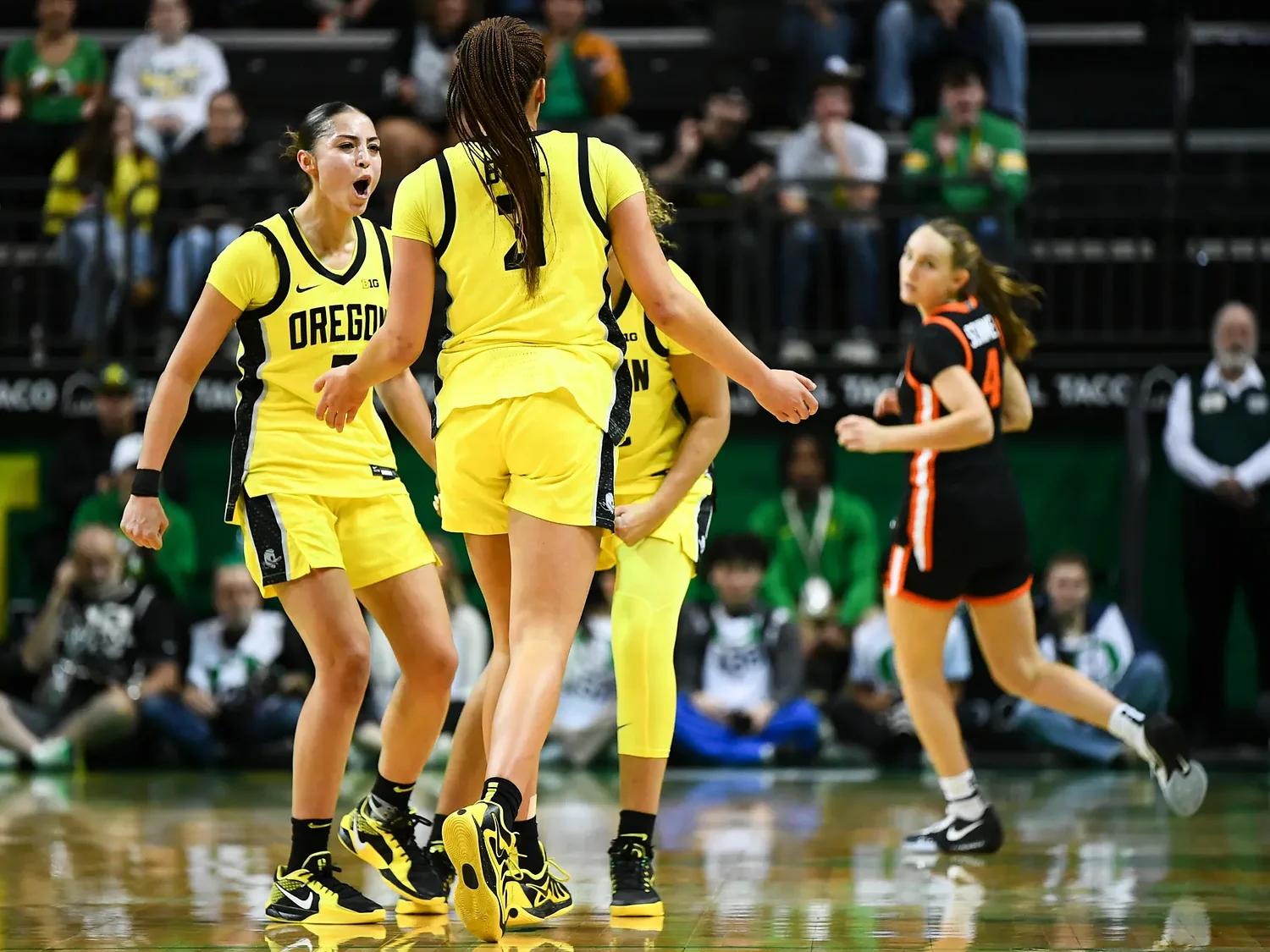 Hot shooting gets Ducks to 10-0 in 96-73 dismantling of Beavers