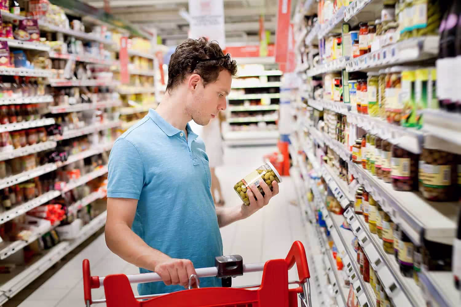 Decizie în coaliție: plafonarea adaosului la alimente, prelungită