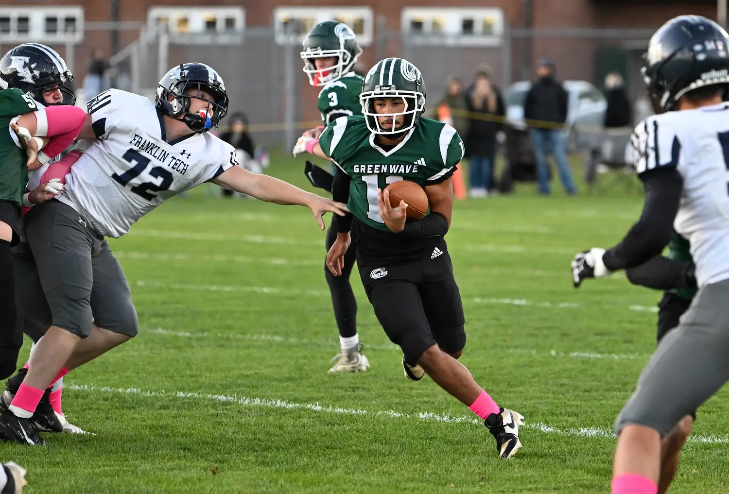 H.S. football: Green Wave blanks Athol 22-0