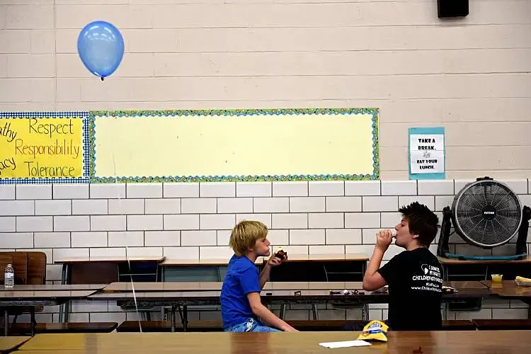 School board votes to temporarily fund free meals for all Haverhill students