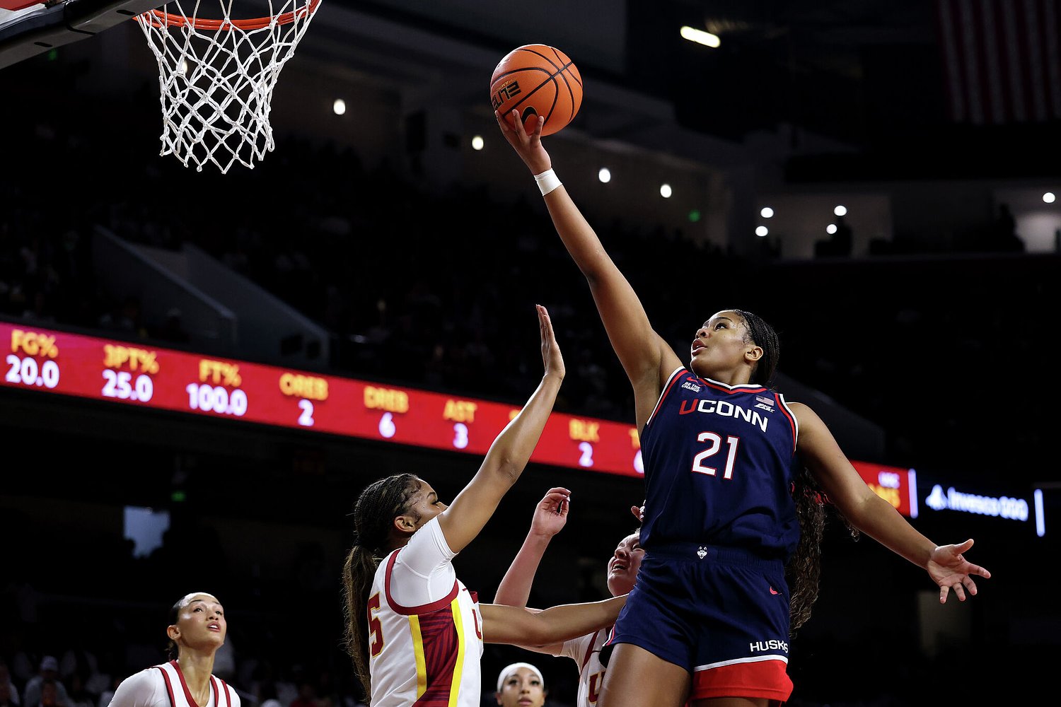UConn women's basketball rolls past USC thanks to relentless defense, concludes series with Trojans