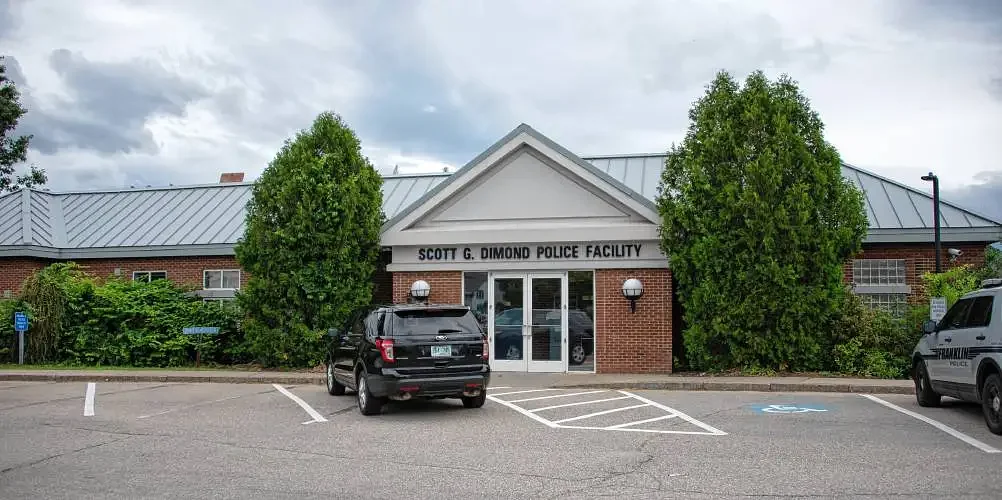 Franklin man arrested after threatening family with knife