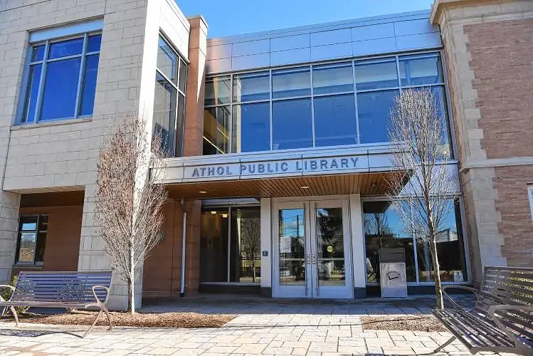 Athol Public Library hosts 'Singer-Songwriters in the Round' event