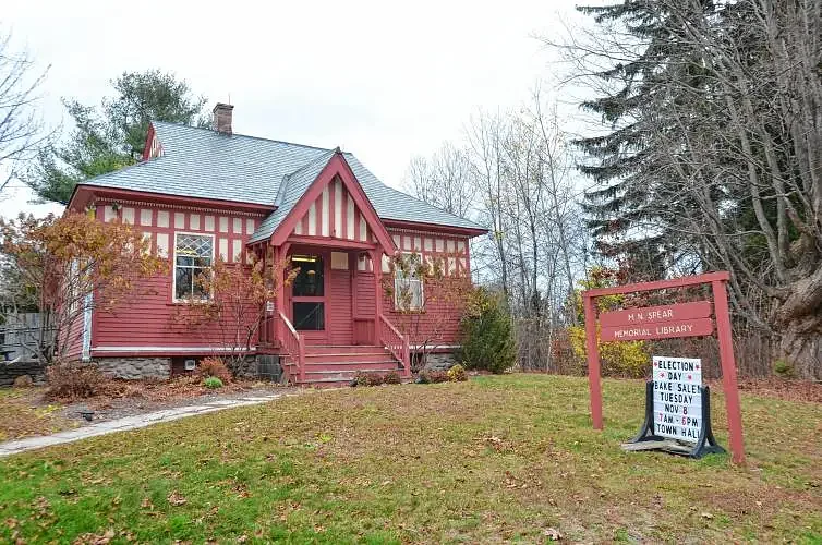 Committee recommends bathroom, running water for former Shutesbury library
