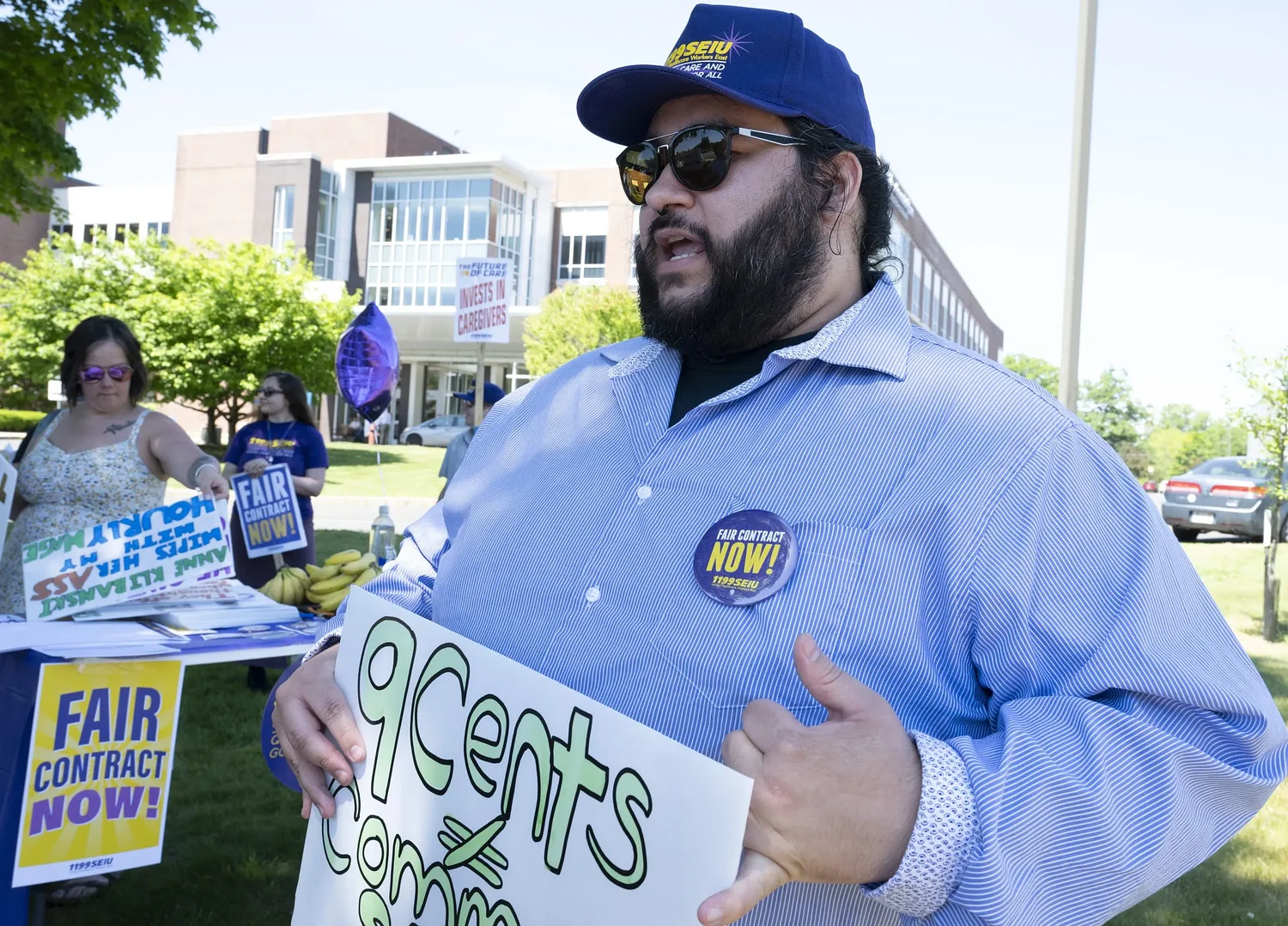 Cooley Dickinson Hospital workers turn up heat in contract fight