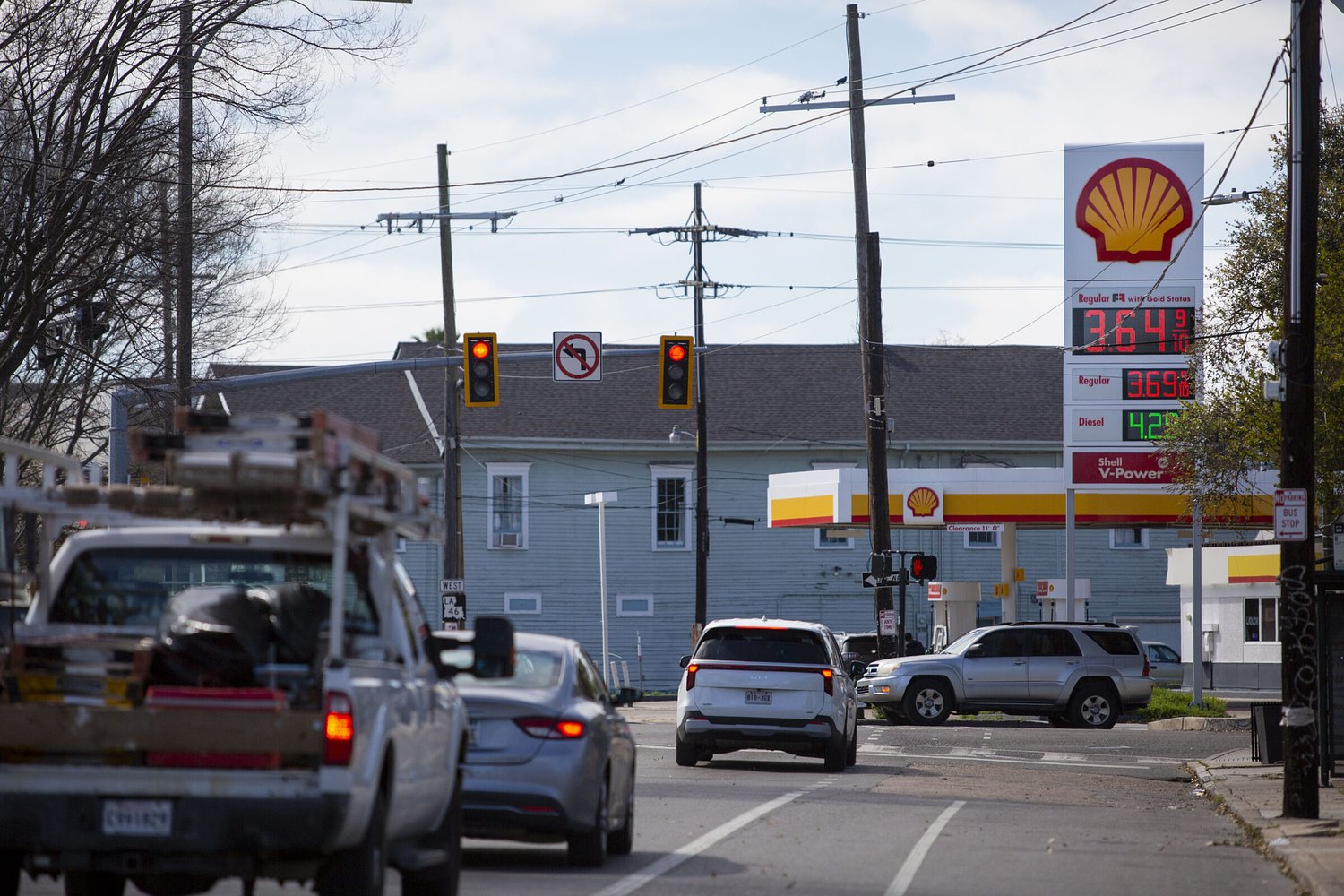 Soaring gas prices leave rideshare, cab drivers in the lurch