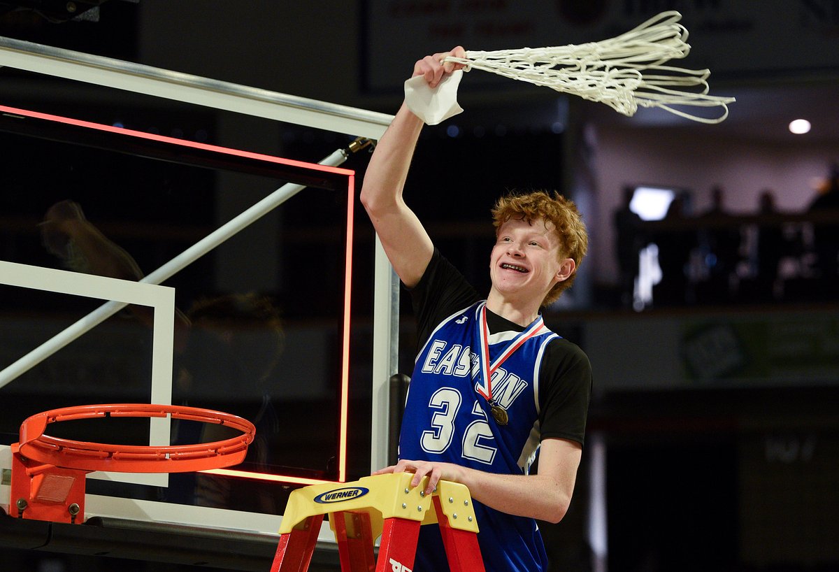 Aroostook County keeps rolling as Easton boys win regional title