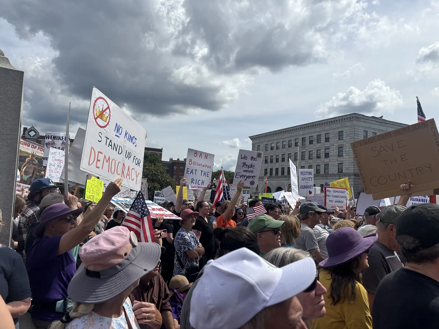 Bernie Sanders, activists speak to thousands on Labor Day to fight against Trump administration