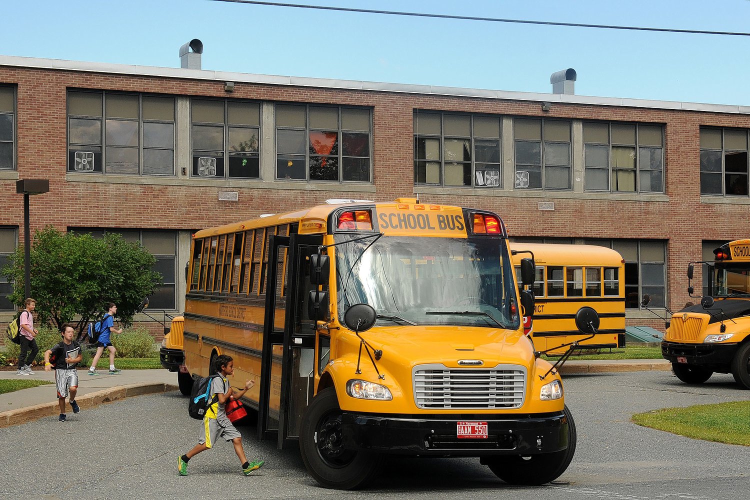 After delay, Hartford board approves teacher contract