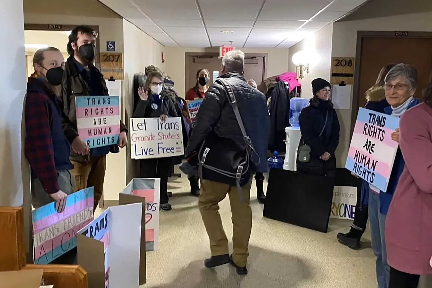 Ayotte vetoes NH transgender bathroom bill for third time