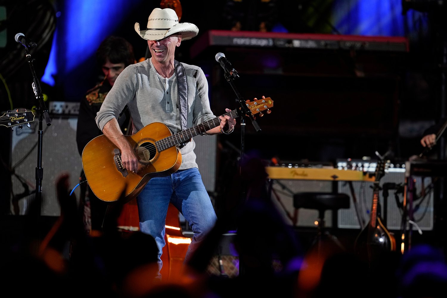 Country icon says he won’t tell fans how to vote: ‘Never felt like it was my place’
