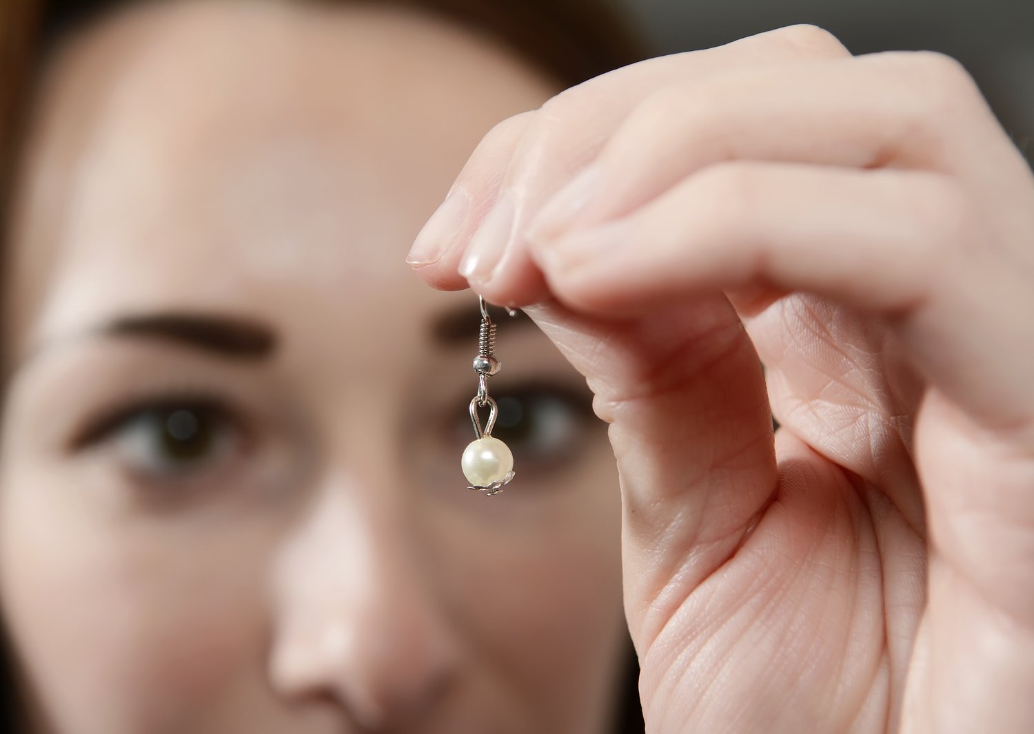 Dear Annie: I suspect my sister-in-law stole my late mother’s earrings