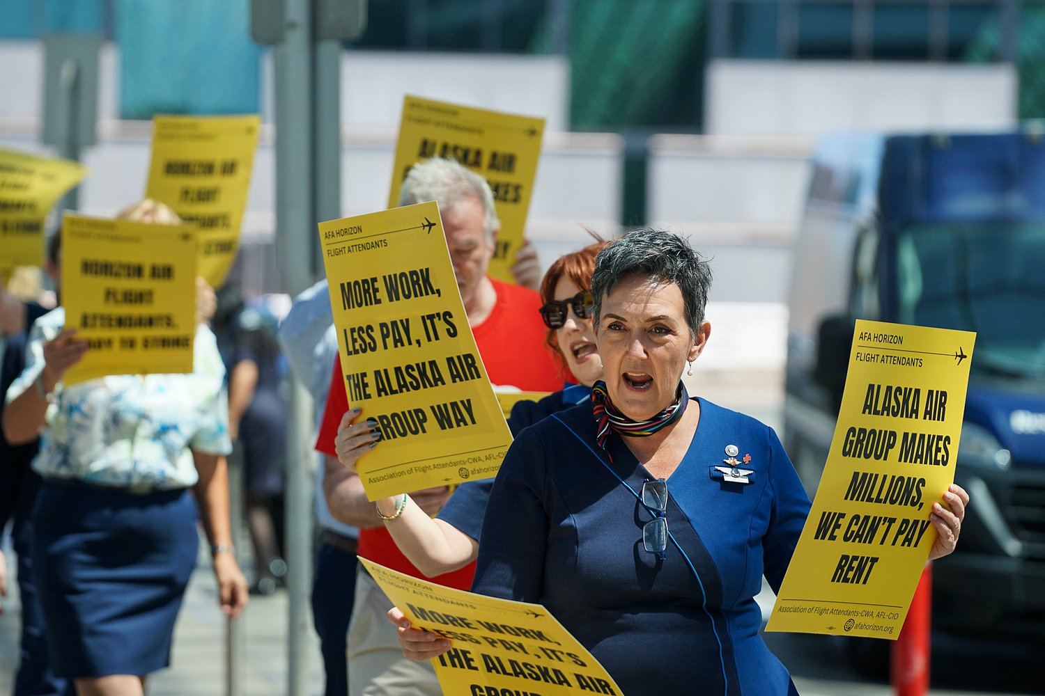 Horizon Air flight attendants vote to authorize strikes amid stalled contract negotiations