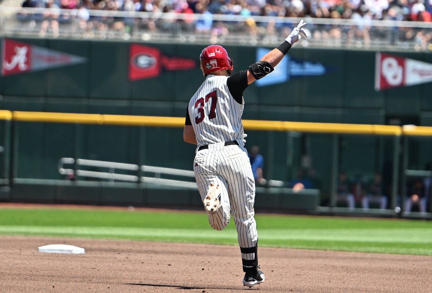 Scarbinsky: Why do I love college baseball? Still feels like college sports