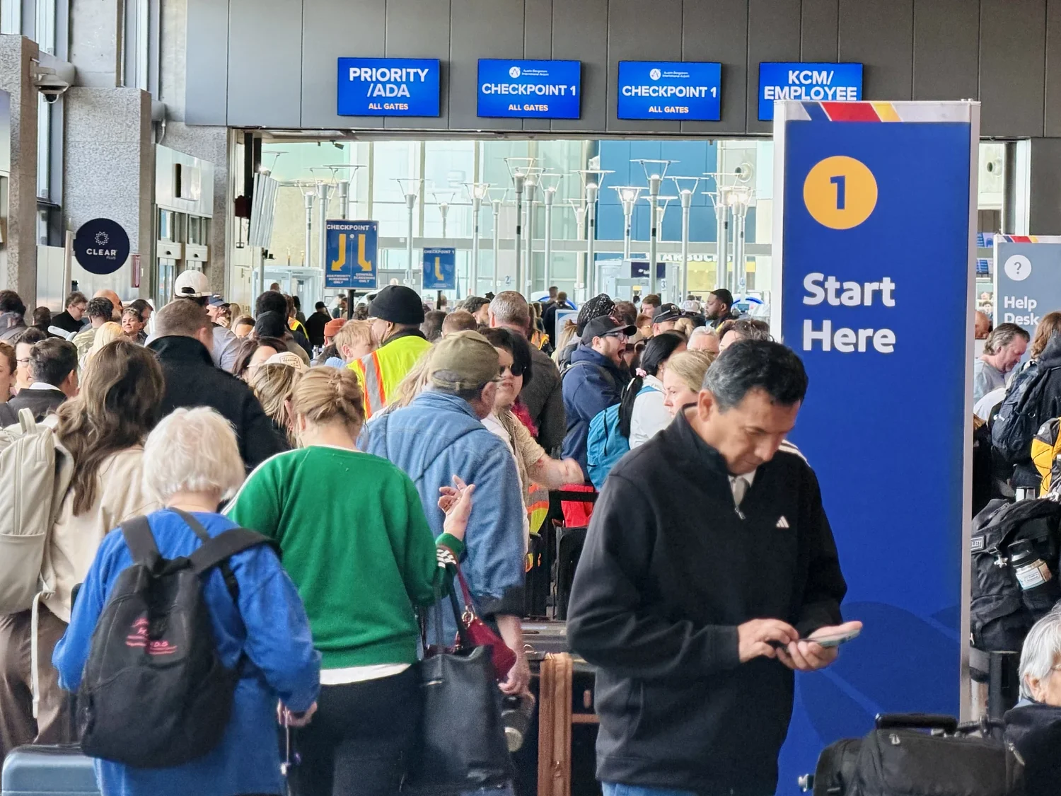 Lines at Austin's airport not caused by government shutdown, Republican and Democratic lawmakers say