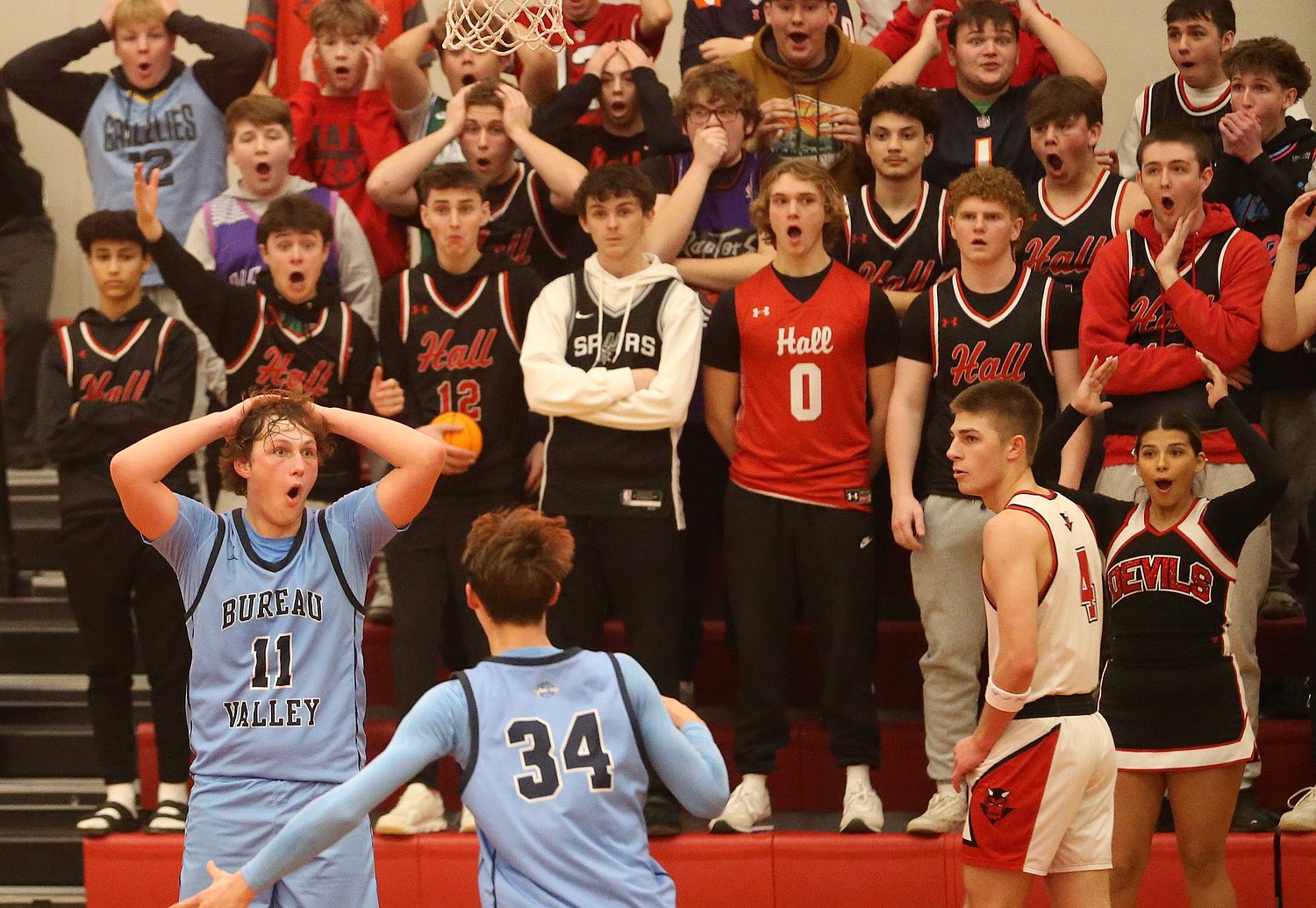 Blake Foster’s full-court shot sparks Bureau Valley to win at Hall