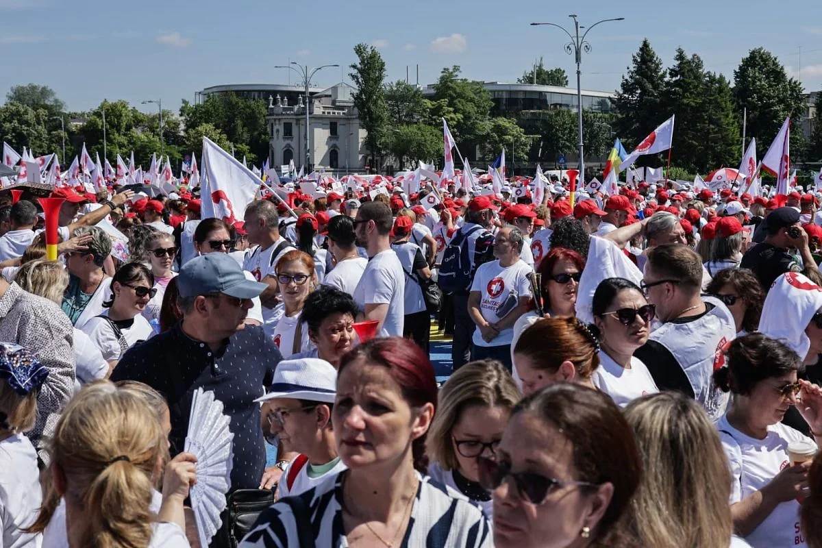 Protest de amploare în Piața Victoriei: angajații din spitale sunt nemulțumiți de noua lege a salarizării