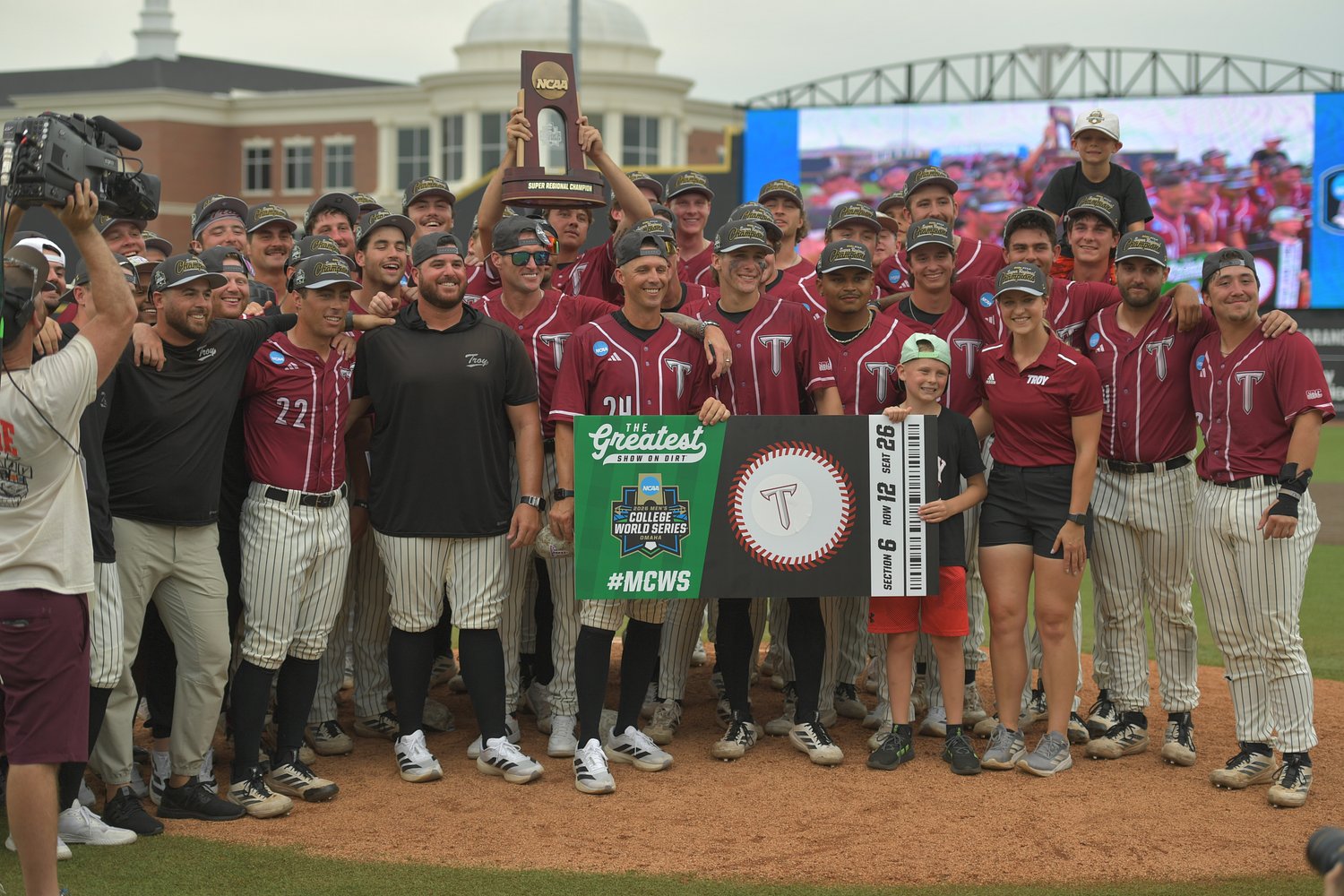 Scarbinsky: Troy to the College World Series? This alum had to see it to believe it