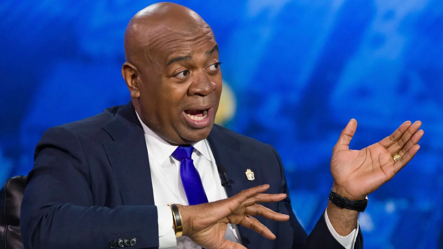 Newark mayor returns to immigration detention center days after trespassing arrest