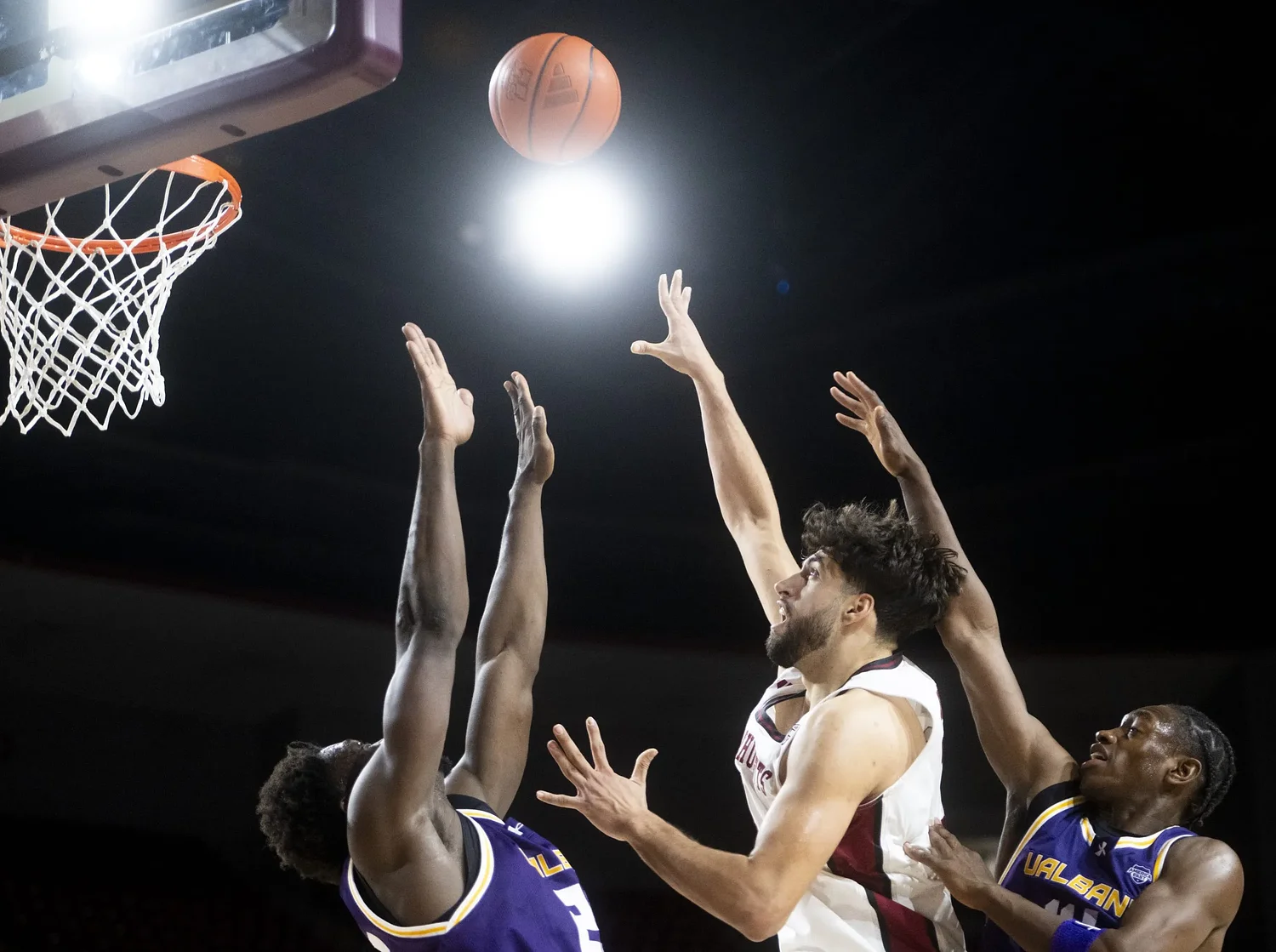 Bettiol’s big night leads UMass men’s basketball to first win of 2025-26 season