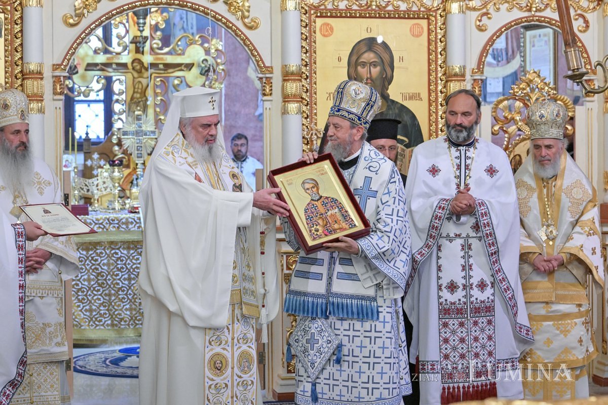 Dublu jubileu la Sibiu: mesaj puternic de la Patriarhul Daniel pentru Mitropolitul Ardealului la 20 de ani de slujire