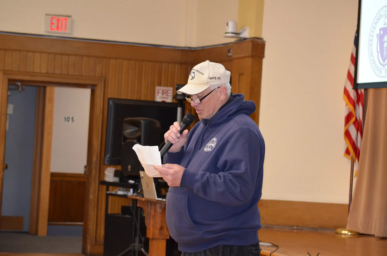 Anglers and officials clash over swollen bladderwort management