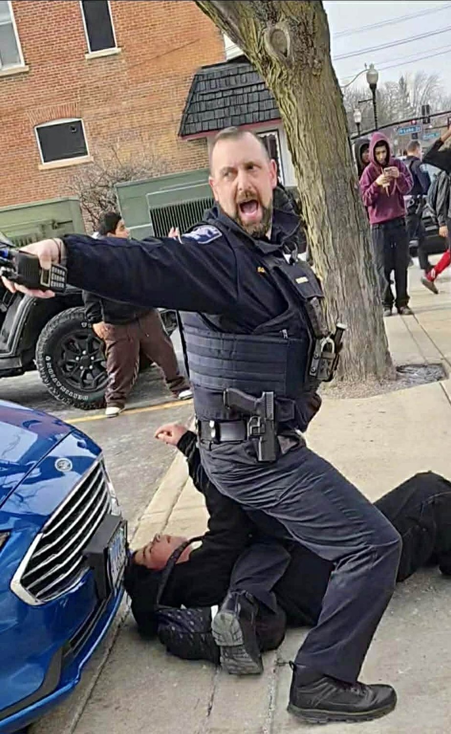 Video: 3 students arrested, officer injured in skirmish during teen anti-ICE walkouts in Aurora