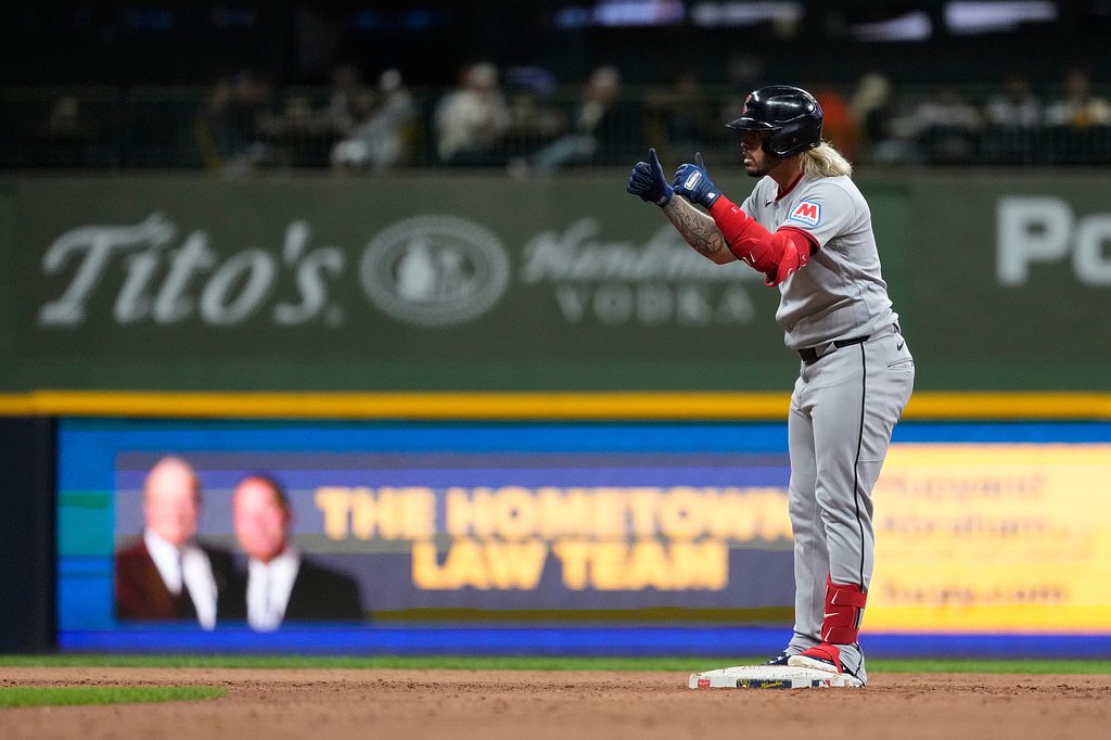 Gabriel Arias says Guardians must ‘fight with who they have’ until injured players return