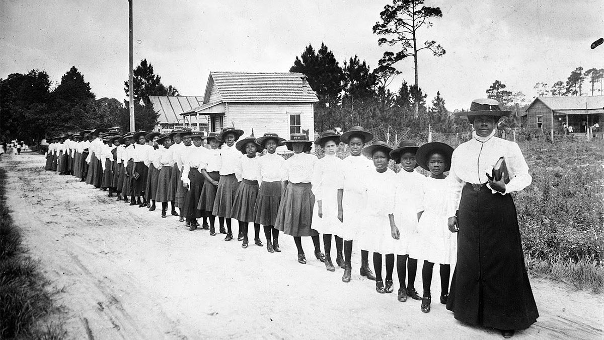 1904: Mary McLeod Bethune opens school