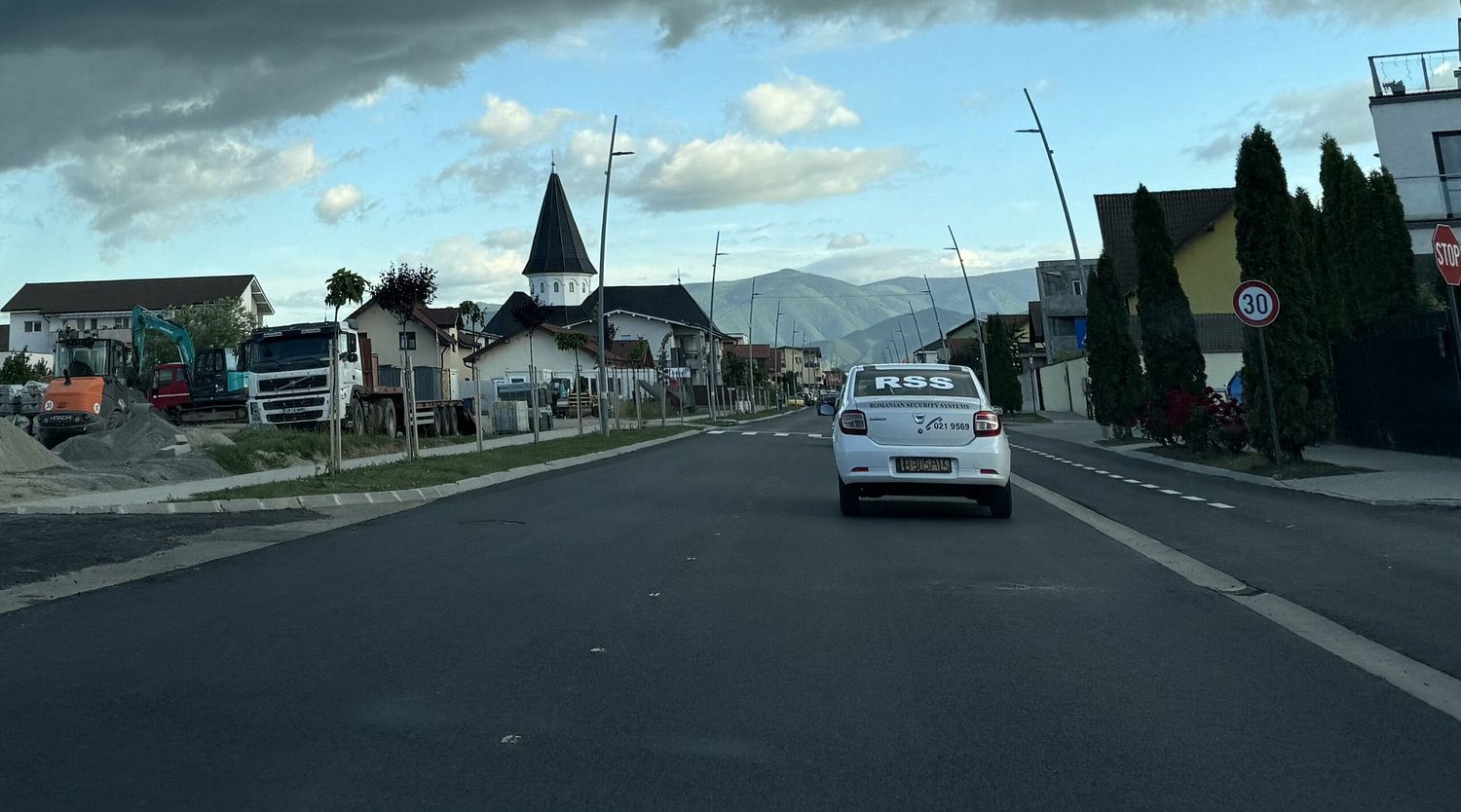 Accident în Șelimbăr: șofer beat criță a intrat cu mașina într-un stâlp