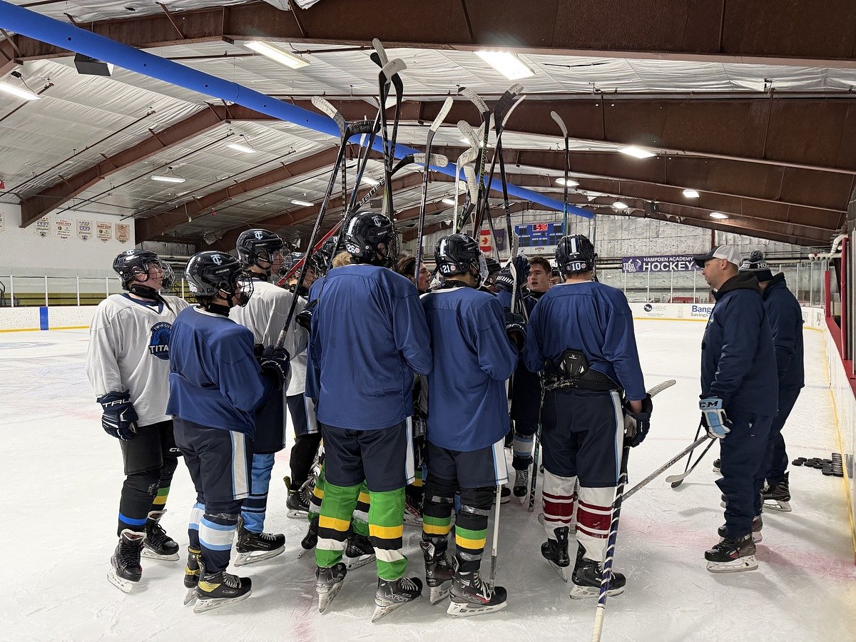 Former hockey rivals from Bangor and Brewer getting along great as teammates