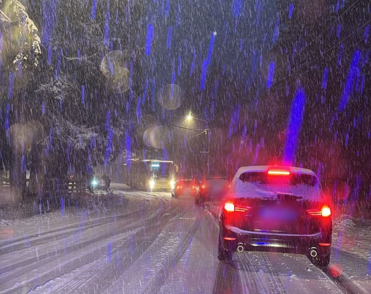 Trafic îngreunat între Rășinari și Păltiniș. Se circulă în condiții de iarnă