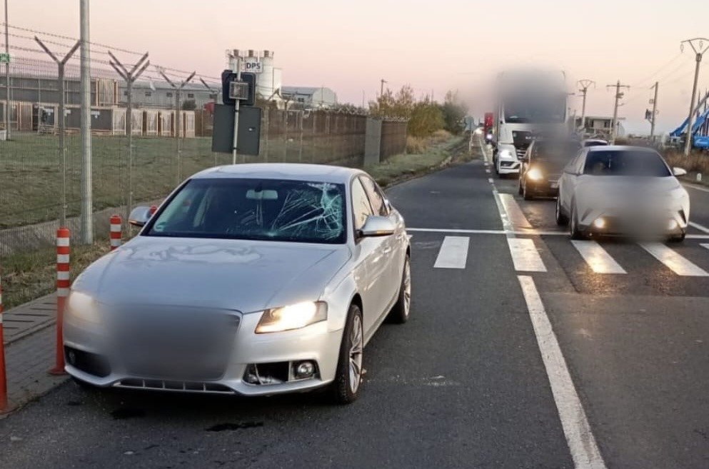 Accident pe strada Salzburg. Pieton lovit de o mașină