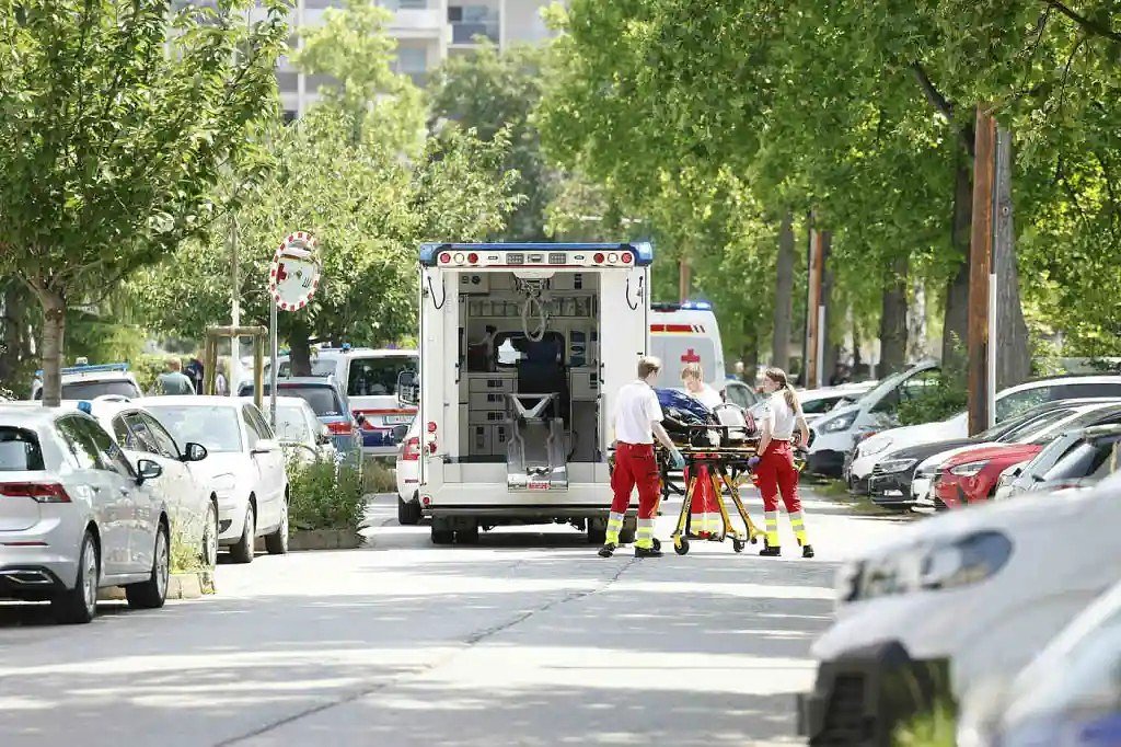 Doi elevi români, răniți în atacul armat de la școala din Austria. Unul este în stare gravă