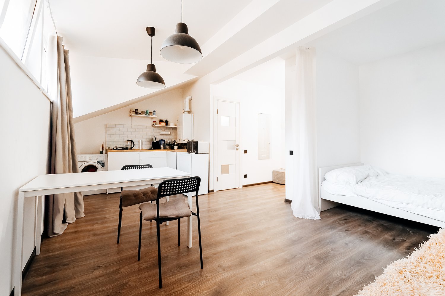 Dear Annie: I hate my roommates. Should I move out to a studio I can barely afford?