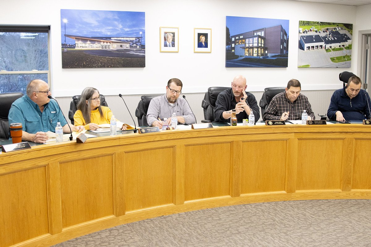 Presque Isle council tables ordinance regulating vacant buildings