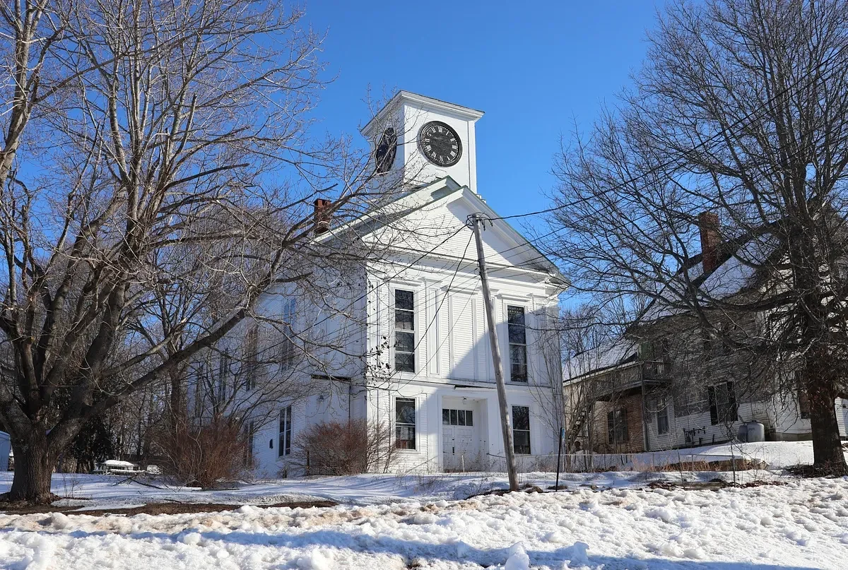 Bucksport tells Canadian clock collector to either repair church or tear it down 