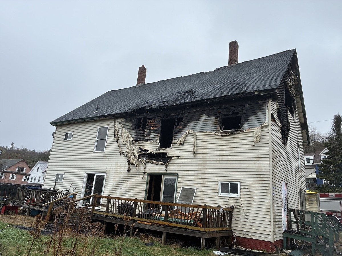 Fire burns Maine duplex